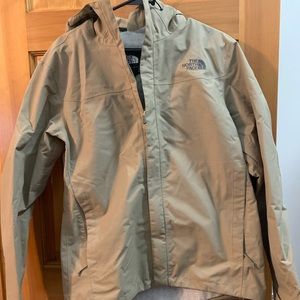 NWOT Men’s The North Face rain jacket (medium)